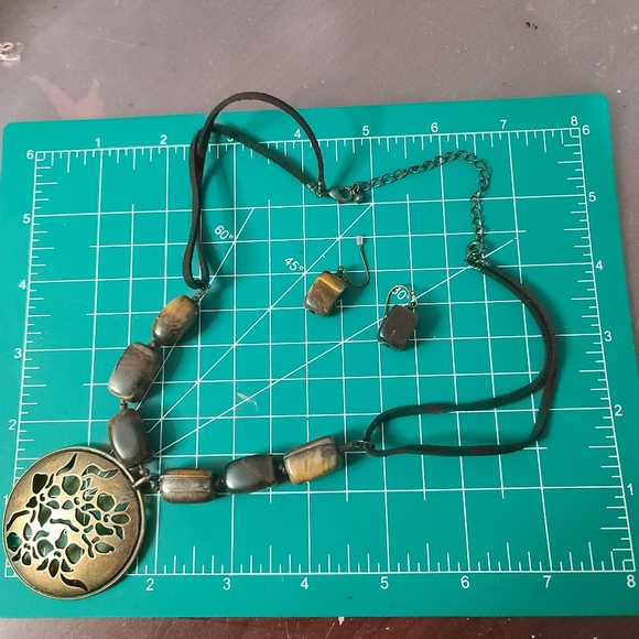 Tigers Eye Gemstone Necklace & Earrings - Picture 3 of 3